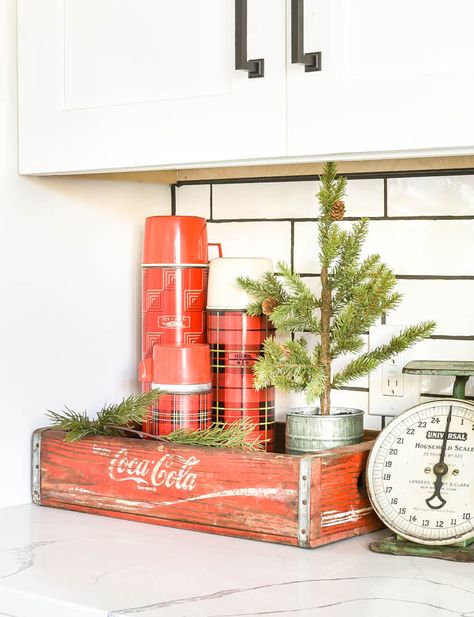 Vintage Thermos Decor, Christmas Home Decorating, Christmas Booth, Primitive Christmas Decorating, Living Room Christmas, Christmas Vignettes, Christmas Living Room, Vintage Inspired Christmas, Cabin Christmas