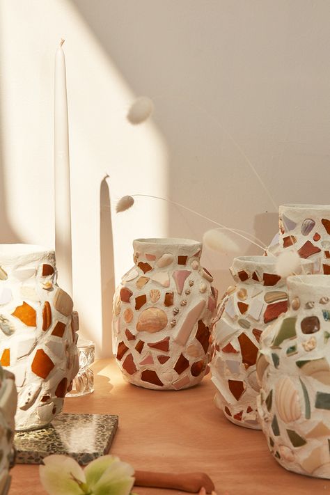 These Mosaic Vases — Incorporating Shells and Ceramics Discards — Went Viral on Instagram - Sight Unseen Mosaic Vases, Vases Ideas, Vase Diy, Mosaic Vase, Shell Mosaic, Diy Mosaic, Cerámica Ideas, Sight Unseen, Keramik Design