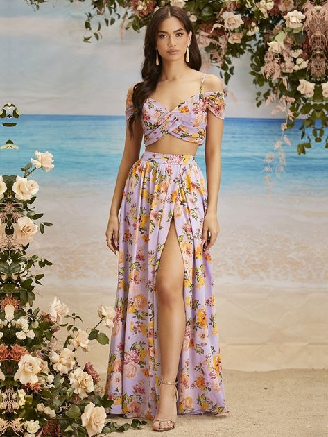 Boho Themed Outfit For Women, Outfits With Flowy Skirt, Crop Top Elegante, Long Beach Skirt, Long Flower Dress, Choli Dress, Pool Party Outfits, Satin Formal Dress, Holiday Attire