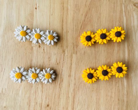 Sunflower Hair Clip, Sunflower Accessories, Sunflower Hair, Sunflower Daisy, Diy Earrings Easy, Daisy Hair, Clay Keychain, Hair Clips Diy, Handmade Hair Clip