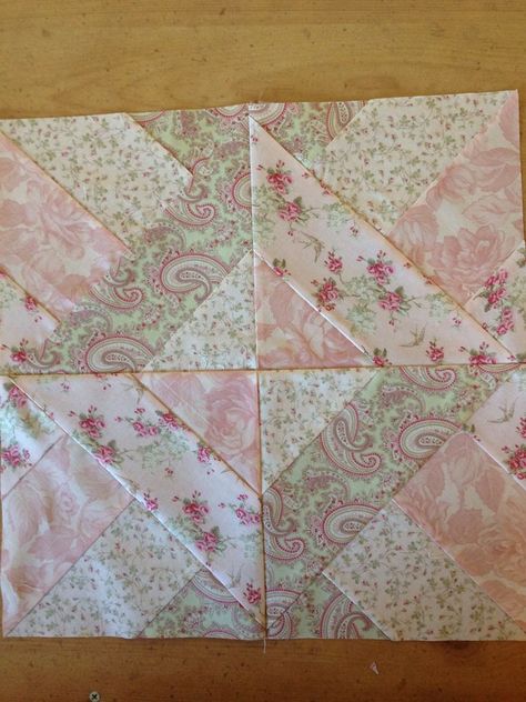 Pastel Quilts, Shabby Chic Quilt Patterns, Shabby Chic Quilt, Shabby Chic Quilts, Floral Shabby Chic, Chic Quilts, Half Square Triangle Quilts, String Quilts, Corner To Corner