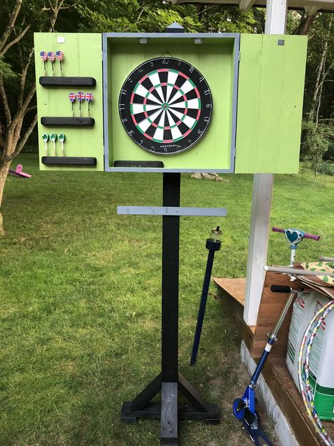 Diy Outdoor Dart Board, Dartboard Stand Diy, Outdoor Dart Board, Backyard Games Diy, Backyard Games Kids, Outdoor Bbq Party, Oberirdischer Pool, Outdoor Yard Games, Diy Yard Games