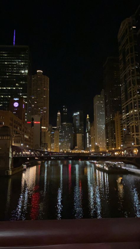 #city #citylife #chicago Chicago Night, Chicago At Night, Downtown Chicago, Round The World, Night Aesthetic, Chicago Illinois, Pretty Places, City Life, At Night