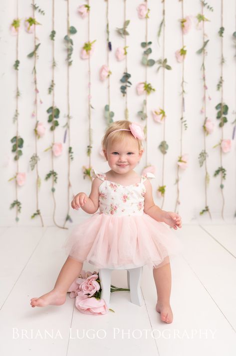 Floral 1st Birthday Photoshoot, Two Year Old Photo Shoot Studio, Babys First Birthday Photoshoot, One Year Old Studio Session, Studio One Year Pictures, Easter Studio Photography, Baby Girl First Birthday Photoshooting, First Birthday Photo Shoot Ideas Studio, One Year Old Photoshoot Studio