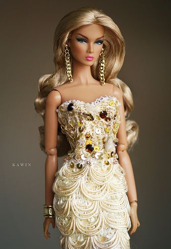 Fashion Royalty Kumi High Frequency | by Kawin Tan Barbie Blonde, Barbie Face, Integrity Dolls, Barbie Doll Clothing Patterns, Glamour Dolls, Glam Doll, Barbie Hair, Barbie Gowns, Doll Clothes Barbie