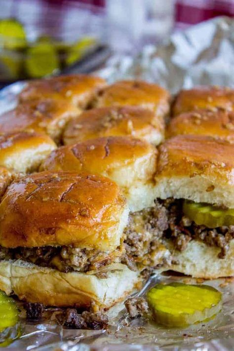 Easy Cheeseburger Sliders Pretzel Bun Sliders, Easy Cheeseburger Sliders, Hamburger Sliders, Caesar Chicken, The Food Charlatan, Cheeseburger Sliders, Holiday Appetizers Easy, Beef Sliders, Food Charlatan