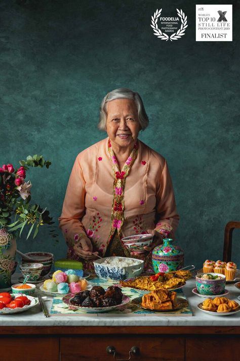 Peranakan Food Photography, Peranakan Restaurant, Nyonya Design, Asian Wedding Themes, Peranakan Culture, Peranakan Food, Studio Baby Photography, Nyonya Food, Baba Nyonya