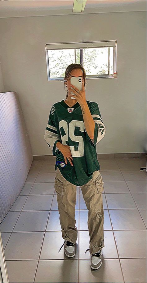 Green Jersey Outfit Winter, Sporty Streetwear Outfits, Over Sized Jersey Outfits, Football Inspired Outfits, Aesthetic Jersey Outfit, Styling Football Jersey, Oversized Jersey Outfit Football, How To Style Football Jersey Outfit, Jersey Outfit Women Football