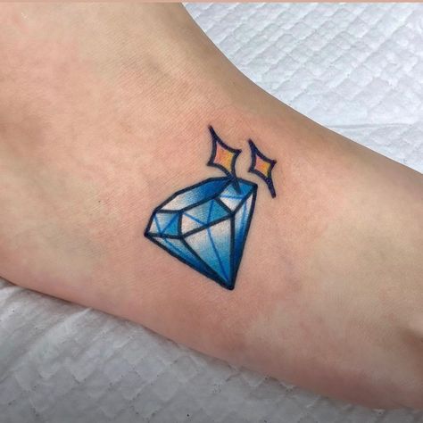 Diamond Small Tattoo, Traditional Tattoo Diamond, Diamond Design Tattoo, Old School Diamond Tattoo, Traditional Gem Tattoo, Mini Traditional Tattoo, Diamond Tattoo Designs For Women, Blue Diamond Tattoo, Tiny Traditional Tattoo