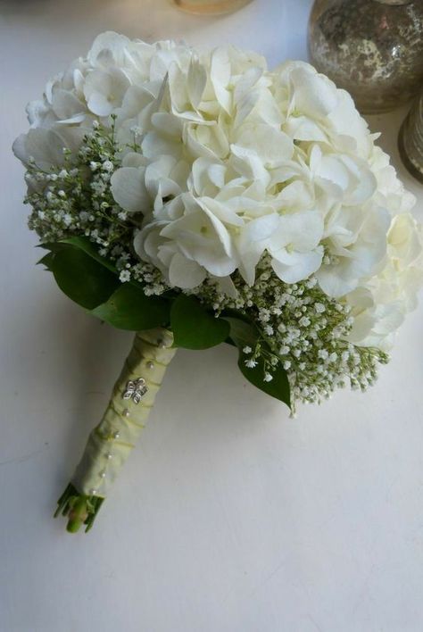 Hydrangea Bridesmaid Bouquet, White Hydrangea Bouquet, White Hydrangea Wedding, Posy Bouquet, Small Wedding Bouquets, Hydrangea Bouquet Wedding, Simple Wedding Bouquets, Wedding Flowers Hydrangea, Hydrangea Bouquet