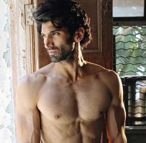 Aditya Roy Kapoor, Aditya Roy Kapur, Handsome Indian Men, Roy Kapoor, Movies For Free, Rockstar Aesthetic, Male Fitness Models, Indian Man, Profile Photos