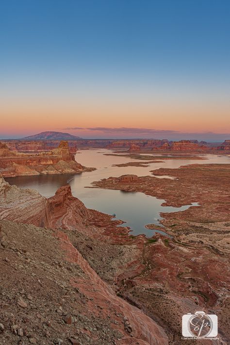 Kids Vacation Destinations, Lake Powell Arizona Pictures, Utah Lake Powell, Fish Lake Utah, Lake Powell Arizona, Moon Overlook Utah, Best Family Vacation Destinations, Arizona Camping, Kid Friendly Vacations