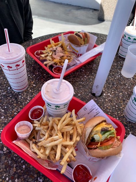 Cheeseburger French fries California LA food Los Angeles food I’m And Out Burger, Fast Food Asthetic Picture, Burbank Aesthetic, In And Out, In N Out Aesthetic, Sneaking Out, Innout Burger, In And Out Burger, In N Out Burger