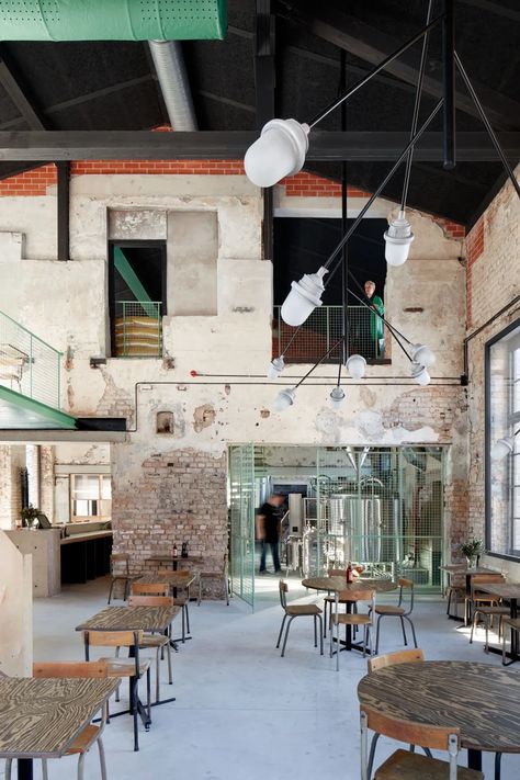 Warehouse Bar, Gym Restaurant, Cafe Space, Beer Factory, Brewery Design, Warehouse Design, Industrial Architecture, Climbing Gym, Concrete Structure