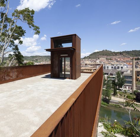 Gallery of La Rampinya Elevator / Santamaria Arquitectes - 3 Commercial Design Exterior, Elevator Design, Glass Elevator, Urban Landscape Design, Community Halls, Public Architecture, Roof Architecture, Lift Design, Hotel Design