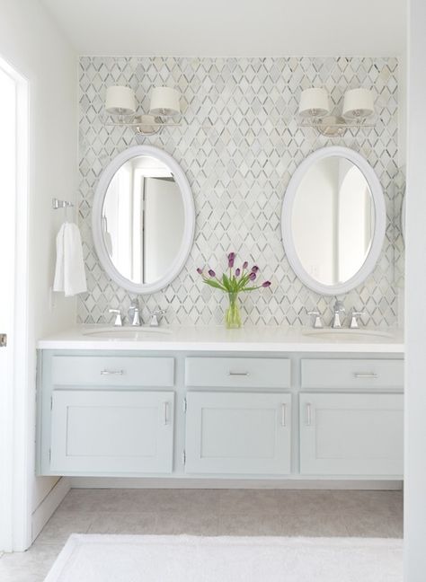 Fantastic builder basic master vanity makeover with diamond backsplash tile Club Bathroom, Diamond Backsplash, Vanity Makeover, House Redo, Bathroom Vanity Makeover, Wallpaper Bathroom, Bathroom Stuff, Master Bath Remodel, Subway Tiles