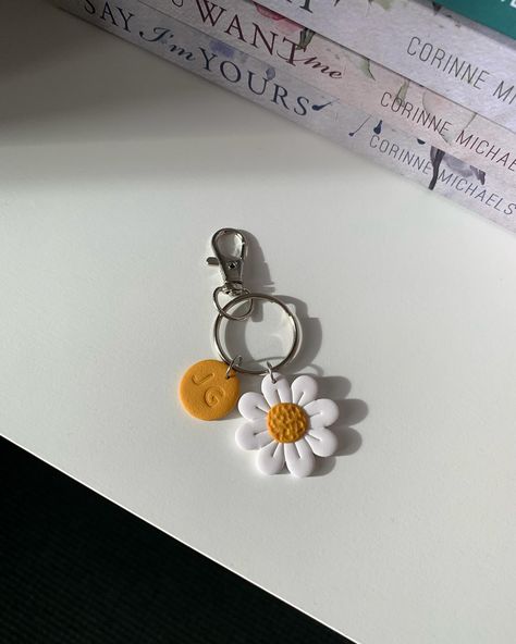 Key rings 🗝️ Add a splash of creativity to your keys with these custom polymer clay key rings! Perfectly unique and handcrafted just for you. Ready to ship styles available online now & you can also place a custom order 🫶🏻 Ceramic Keychain, Cute Art Projects, Easy Clay Sculptures, Clay Keychain, Diy Gift Set, Air Dry Clay Projects, Diy Yarn Crafts, Diy Jewelry Unique, Clay Crafts Air Dry