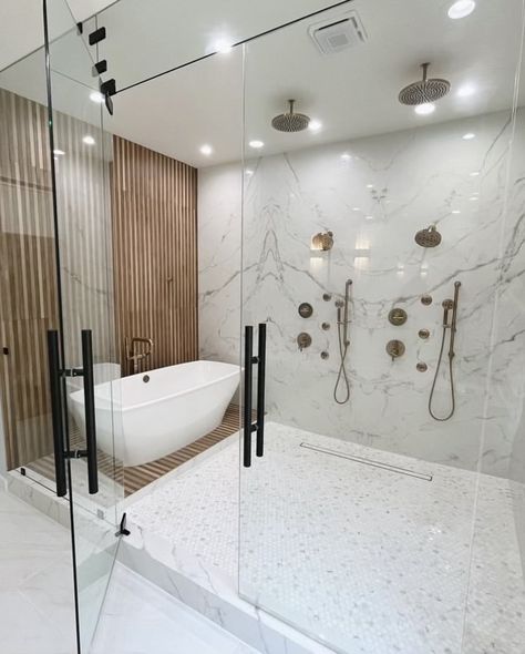 Calacatta Vena Oro porcelain slabs are inspired by one of nature's most desirable marble surfaces. With minimal maintenance, porcelain slabs are a luxurious choice for homeowners desiring a natural stone look with the ease of porcelain. #bathroomdesign #houseenvy #inmydomaine #porcelainslabs