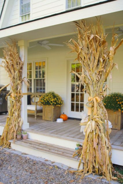 Corn Stalks Front Porch, Corn Stalks Decorations, Front Yard Halloween Decorations, Corn Wreath, Fall Fireplace Decor, Fall Yard, Jenny Steffens Hobick, Autumn Farmhouse, Outside Fall Decor