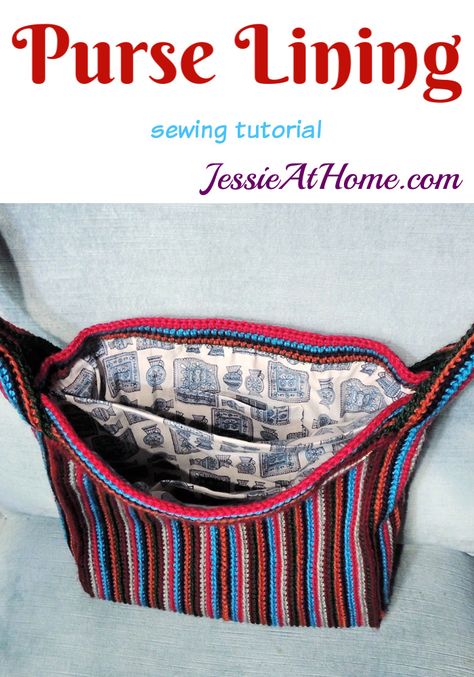 This purse lining tutorial will walk you through making a lining with two pockets and a center divider for a rectangular bag. #Clover #Sewing #PurseLining #BagLining #DIYLining #HowToSewALining #Tutorial #SewingPattern #Crafts #DIY #JessieAtHome #JessieRayot Diy Fabric Purses, Knit Bags, Sew Projects, Purse Crafts, Pumpkin Waffles, Small Sewing, How To Make Purses, Diy Bags Purses, Fabric Purses