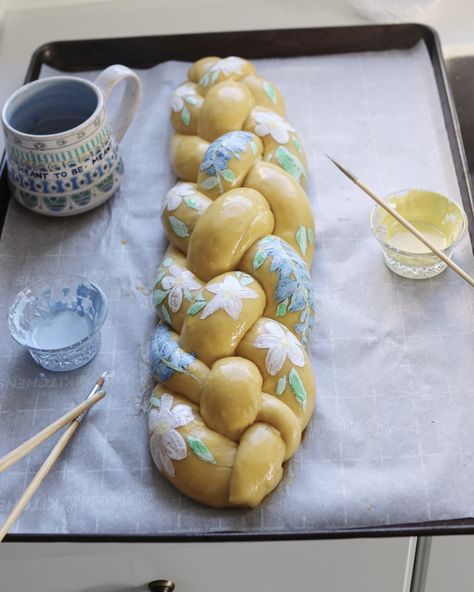 Easter Challah Bread, Challah Bread Dinner Ideas, Bread Paint Recipe, Decorate Sourdough Bread, Shaped Bread Ideas, Homemade Challah Bread, Sourdough Paint Recipe, Sourdough Challah Bread, Sourdough Braided Loaf