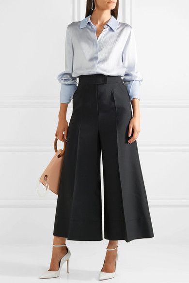 c5cc17e395d3049b03e0f1ccebb02b4ddesc47522062ri Culottes Outfit, Wide Leg Pants Outfit, Seersucker Shirt, Spring Work Outfits, Work Chic, Formal Outfit, Mode Inspiration, Work Attire, Work Fashion