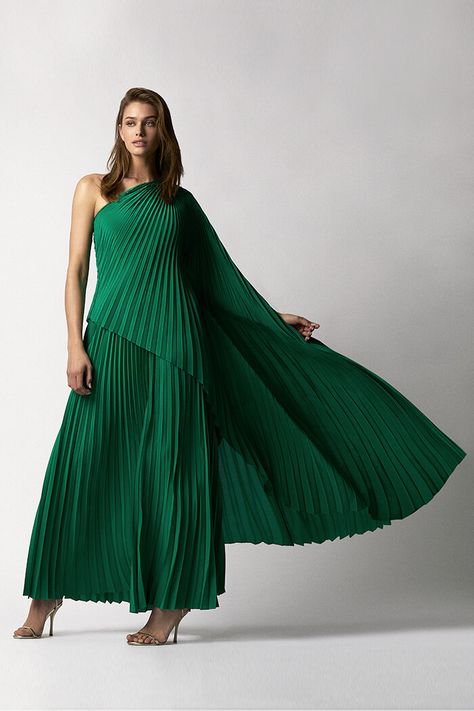 Women's Fall 2020 – SemSem Pleated Fabric Outfits, Pleated Fabric Dress, Arab Fashion, Indian Designer Outfits, Pleated Fabric, Stylish Clothes For Women, Stylish Dress Designs, Designer Dresses Indian, Shoulder Design