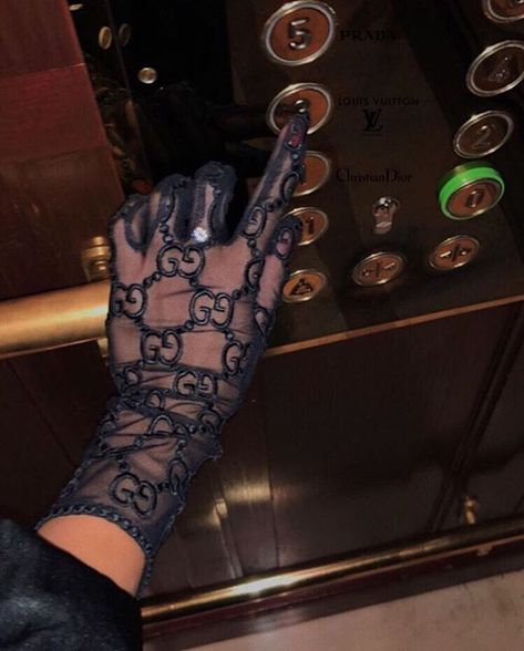 Gucci Gloves, Tulle Gloves, Lace Gloves, Classy Aesthetic, Evening Outfits, Rich Girl, Mode Vintage, Instagram Foto, Looks Vintage