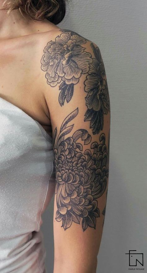 Front Shoulder Tattoos, Christian Tattoo, Yang Tattoo, Chrysanthemum Tattoo, Elbow Tattoos, Geniale Tattoos, Feminine Tattoo, Dream Tattoos, Cover Up Tattoos