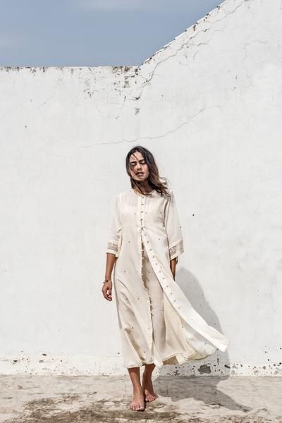 Khadi Kurta, Indian Designer Suits, Simple Kurta Designs, Tunic Designs, Desi Clothes, Linen Fashion, Biryani Recipe, Over Shirt, Gold Tree