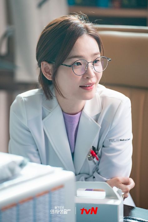 Hospital Playlist Season 2 (슬기로운 의사생활2) Hospital Playlist Kdrama, Hospital Playlist, Tv Doctors, Medical Careers, Medical Drama, Korean Drama Movies, All Korean Drama, Medical Aesthetic, Korean Actresses