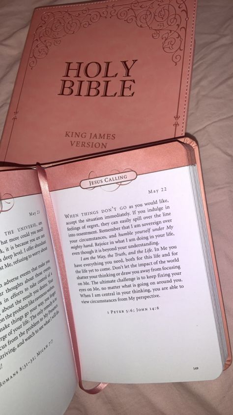 Fall In Love With Jesus, Pink Bible, Pink Christian, Motivational Bible Verses, Cute Bibles, Bible King James Version, Comforting Bible Verses, Inspire Bible Journaling, Christian Bible Study