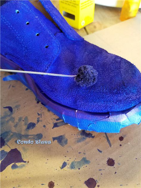 how to dye suede shoes Dye Suede Shoes Diy, How To Paint Boots Diy, How To Dye Shoes Diy, Painting Leather Shoes, Diy Boots, Upcycle Shoes, Painted Boots, Suede Paint, Dye Shoes