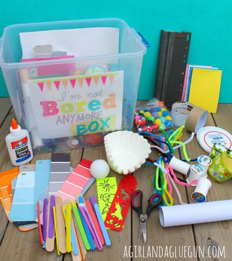 summer boredom box-fill box with all sorts of crafts odds and ends...and let the kids CREATE!!! Craft Box Ideas, Art Box For Kids, Craft Box For Kids, Diy Craft Box, Diy Box Crafts, Kids Craft Box, Summer Boredom, Diy Summer Crafts, Busy Bags