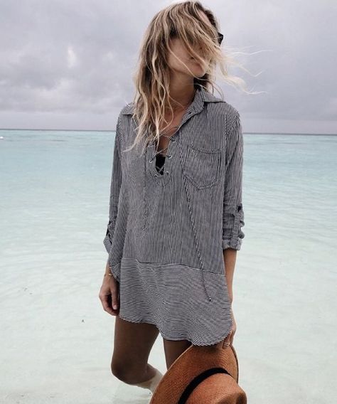 Beach House life+style : Photo Beach White Dress, Trendy Swimwear, Outfit Trends, Vacation Dresses, Dress Cover, Fashion Mode, Looks Style, Mode Inspiration, Beach Dress