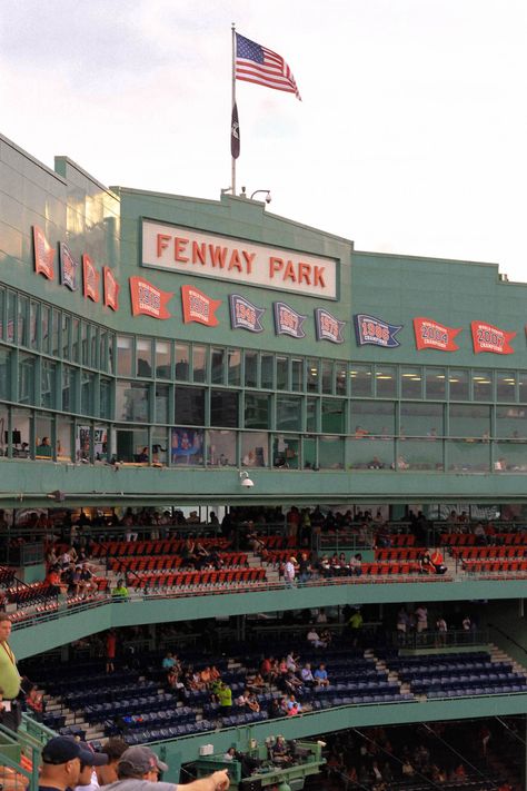 Fenway Park Aesthetic, Things To Do In New England, New England Summer Style, Boston Vibes, Boston Painting, Simmons University, Boston Aesthetic, Ideal Date, England Lifestyle