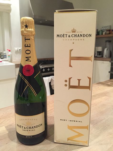 Time for some Bubbles... www.JuergenSchreiter.com | #bubbles #moetchandon #moëtchandon #moët #champagne #champagner #luxurylife #luxurylifestyle #brandambassador #visionary #schreiter #sommelier #365happydays Moët & Chandon Aesthetic, Moet Champagne Aesthetic, Monet Champagne, Rich Core, Champagne Lifestyle, Expensive Champagne, Moet Champagne, Champagne Moet, Wine Bottle Label Design