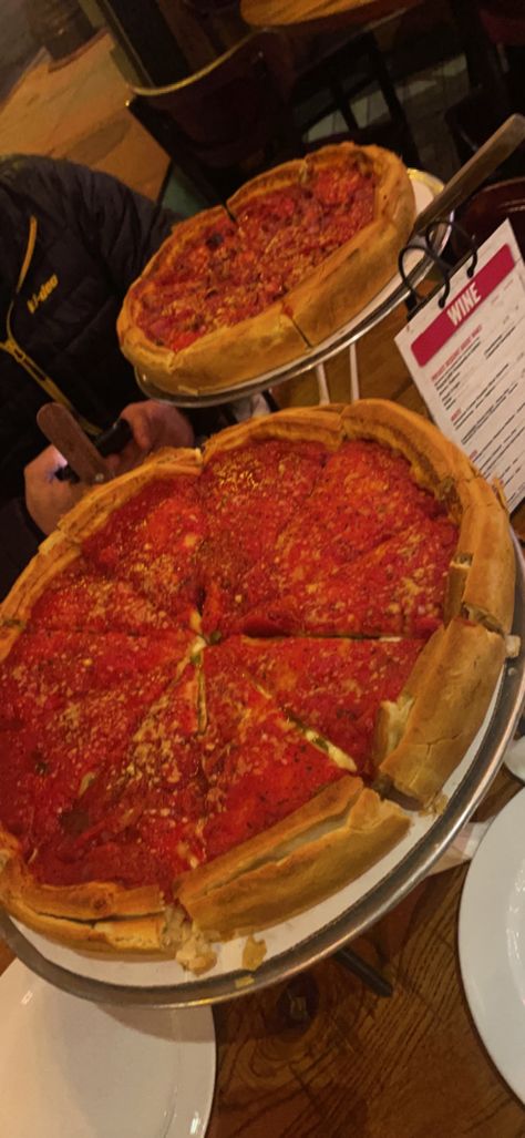 Chicago Drinks, Pizza Chicago, Chicago Deep Dish, Chicago Deep Dish Pizza, Pizza Parlor, Chicago Style Pizza, Pizza Style, Chicago Pizza, New York Pizza