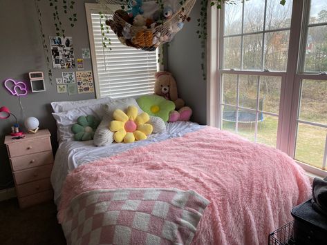 Bed In A Corner, Bed In Corner Of Room, Bed In Corner Of Room Against Wall, Corner Bed Ideas, Bed Inspo, Corner Bed, Idea Bedroom, Bed In Corner, Big Girl Bedrooms