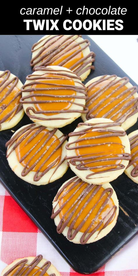 Twix cookies on black plate Twix Cookie Cups, Amazing Easy Recipes, Twix Chocolate, Twix Cookies, Elegant Cookies, Caramel Shortbread, Christmas Pie, Chocolate Cookie Recipes, Caramel Cookies