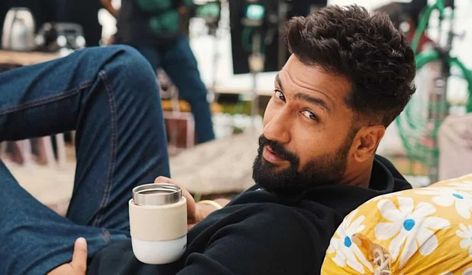 Vicky has professed his ultimate love for coffee on various Instagram stories and posts in the past too. Formal Hairstyles Men, Men Fade Haircut Short, Short Hair With Beard, Beard And Mustache Styles, Mens Haircuts Short Hair, Mens Hairstyles With Beard, Gents Hair Style, Vicky Kaushal, Mustache Styles