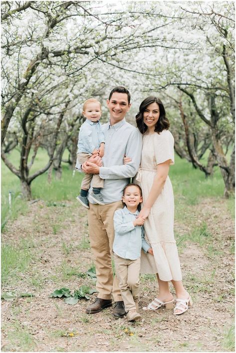 Almond Orchard Photoshoot Family, Almond Orchard Photoshoot, Blossom Family Pictures, Apple Orchard Pictures, Family Photos Spring, Botanical Garden Photo Shoot, Salt Lake City Photography, Family Photos Outfits, House Photoshoot