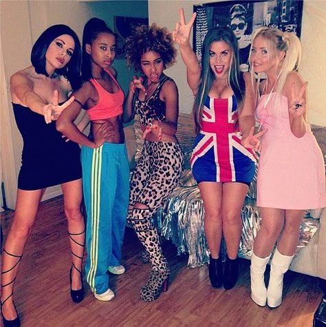 Fashionable Halloween costume inspiration: Grab your friends and dress as The Spice Girls – Posh, Sporty, Scary, Ginger and Baby Spice Girls Costumes, Diy Fantasia, Best Group Halloween Costumes, 90s Halloween Costumes, Halloween Fest, 90s Halloween, Holloween Costume, Hallowen Costume, Halloween Tattoo