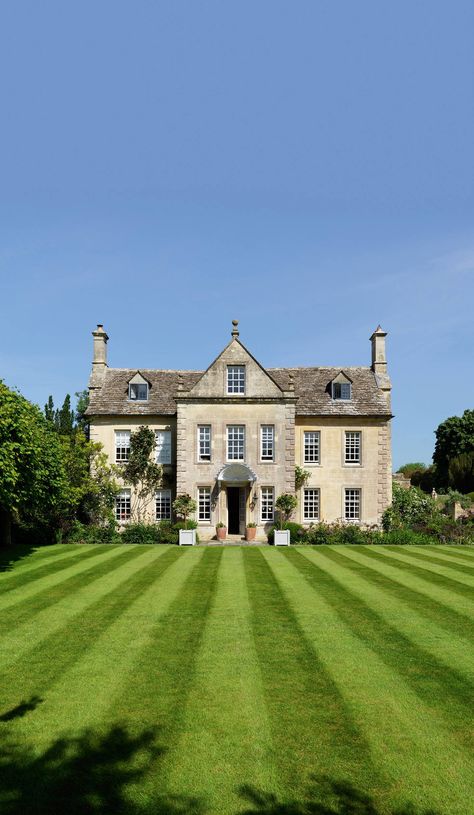 A Cotswold house by Joanna Wood | House & Garden Cotswolds House, Cotswold House, Georgian Houses, 17th Century House, English Homes, Cotswold Cottage, Cotswolds Cottage, Manor Homes, Cotswold Villages