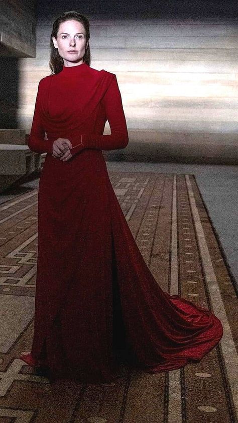 Movie Costume Design, Rebecca Ferguson Actress, Lady Jessica, Dune Film, Dune 2021, Bene Gesserit, Rebecca Ferguson, Movie Costumes, Fantasy Fashion