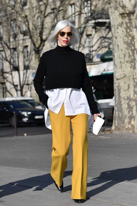 International Outfits, Mode Over 50, Funky Dresses, Dramatic Classic, Yellow Pants, Helen Mirren, Fashion Blogger Style, Looks Street Style, Fashion Mistakes