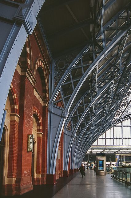 St Pancras Station London, St Pancras Station, Station To Station, Old Train Station, St Pancras, Industrial Architecture, Train Stations, Level Design, London Town