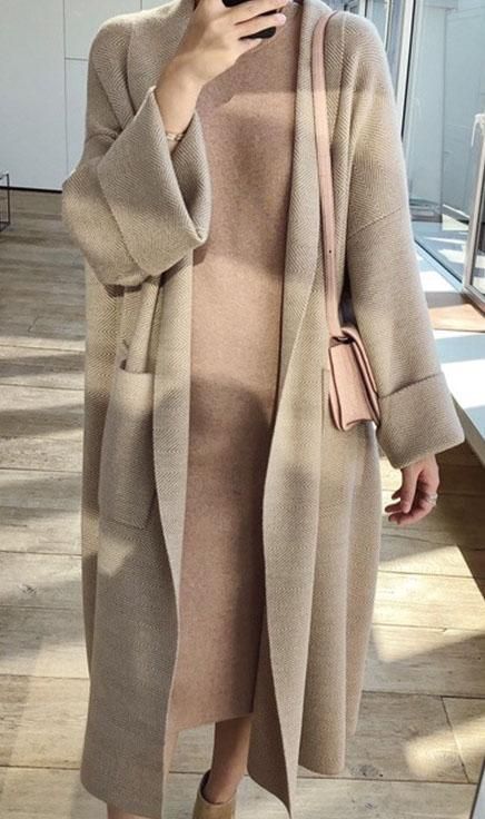 Long Oversized Cardigan, Trendy Winter Fashion, Mode Ulzzang, Estilo Hijab, Khaki Coat, Fall Fashion Coats, Stile Hijab, Peacoats, Mode Abaya