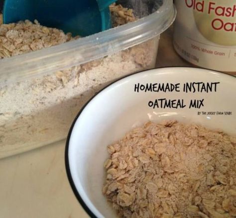 Easy, homemade Brown Sugar Cinnamon Oatmeal Recipe. Save you money and is better for you than store bought instant oatmeal mix. #oatmealrecipes #breakfastrecipes Brown Sugar Cinnamon Oatmeal, Instant Oatmeal Cookies, Avocado Banana Bread, Homemade Instant Oatmeal, Maple Brown Sugar Oatmeal, Homemade Brown Sugar, Instant Oatmeal Packets, Brown Sugar Oatmeal, Banana Oat Muffins