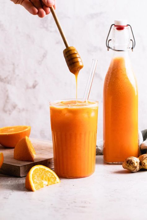 Booster Juice Recipes, Immune Booster Juice, Immunity Juice, Boost Juice, Healthy Eating Inspiration, Banana Smoothie Recipe, Nut Milk Bag, Fresh Turmeric, Pressed Juice